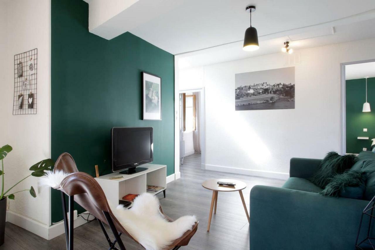Les Gites De Laure - L'Or Vert, Appartement Avec Vue Sur Le Chateau, Parking Prive, Climatisation, Netflix, A 160 M De La Cite Medievale Carcassonne Esterno foto